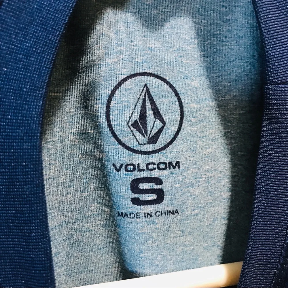 Volcom rash guard Mens S - Picture 4 of 6